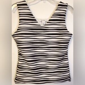 White House black market black white sleeveless blouse size small
